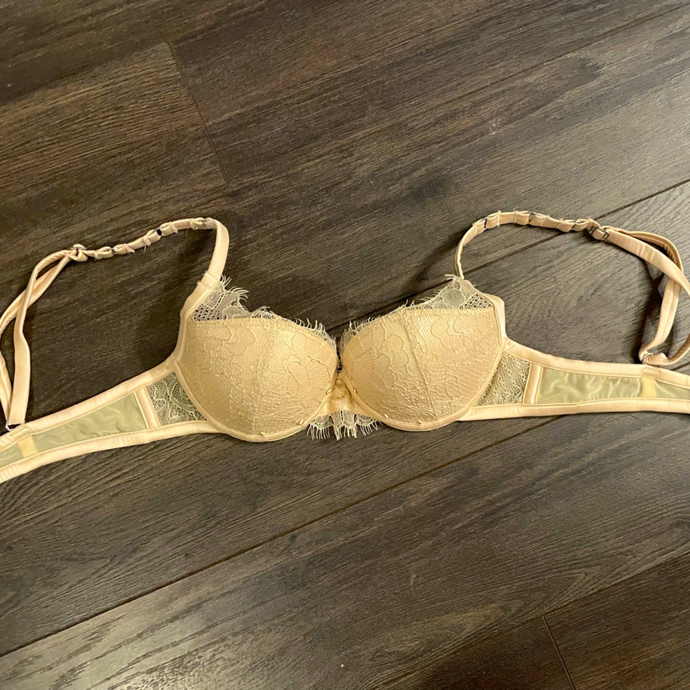 Meshki Gold Push-Up Bra - Elevate Your Lingerie Game with Luxe Glamour!